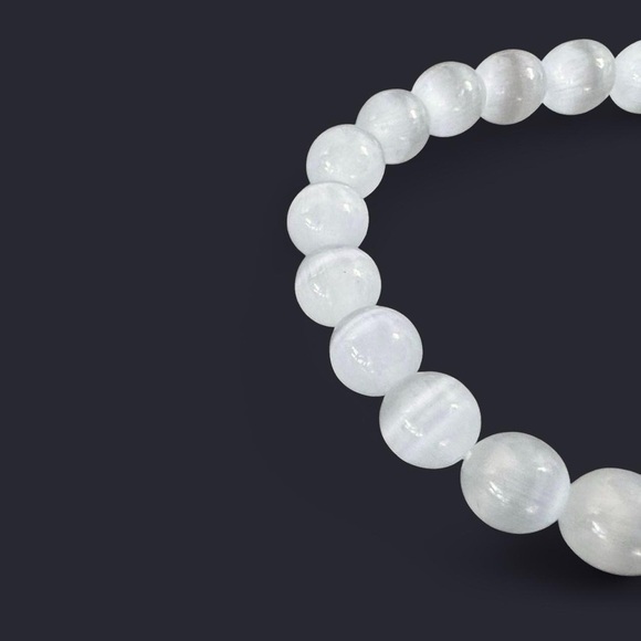 White Cat Eye Bead Bracelet - Picture 4 of 4